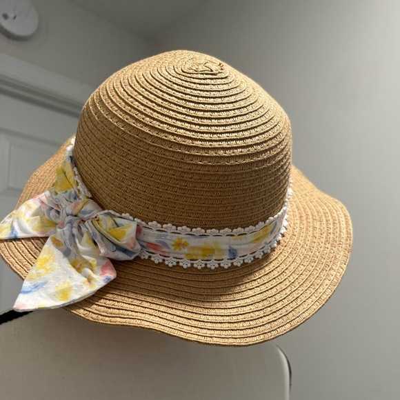 Stylish Straw Hat with Floral Bow - Picture 2 of 12